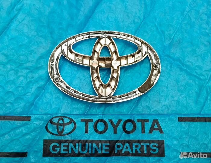 Задняя эмблема Toyota Avensis T 270 Оригинал