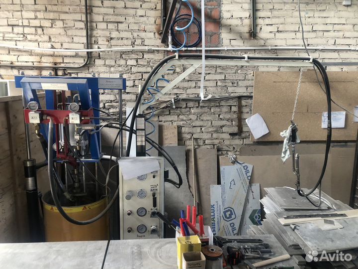 Экструдер для двухкомпонентного герметика