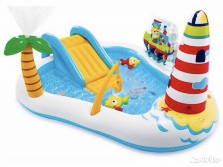 Детский бассейн с горкой и игрушками