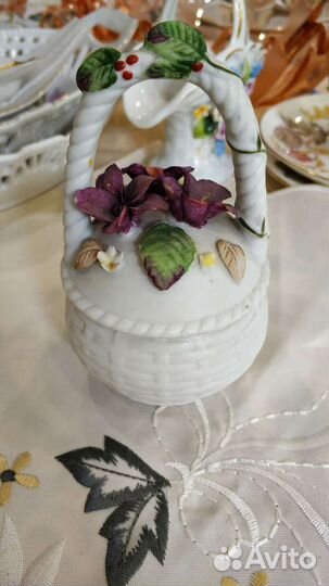 Шкатулка в форме корзинки с цветами