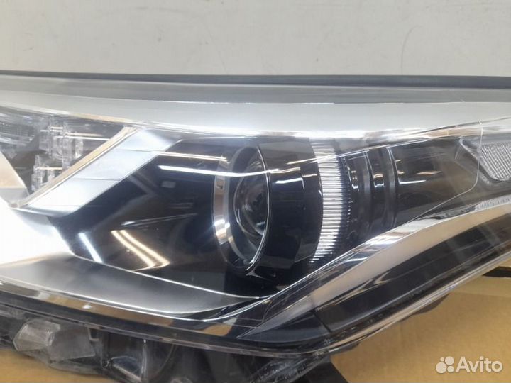 Фара левая Toyota C-Hr 1 2016-2023