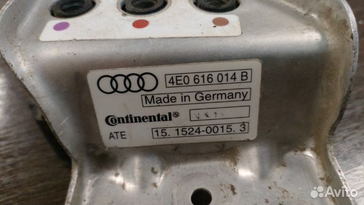 Блок клапанов пневмоподвески Audi A8 D3 6.0 BHT