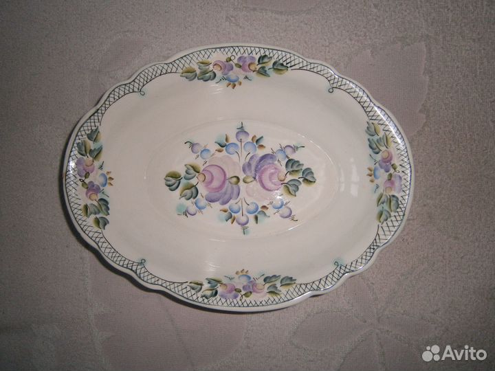Блюда фарфоровые круглые и овальные
