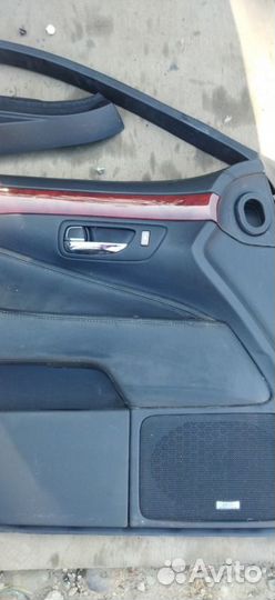 Обшивка двери передняя левая Lexus Ls600Hl UVF46