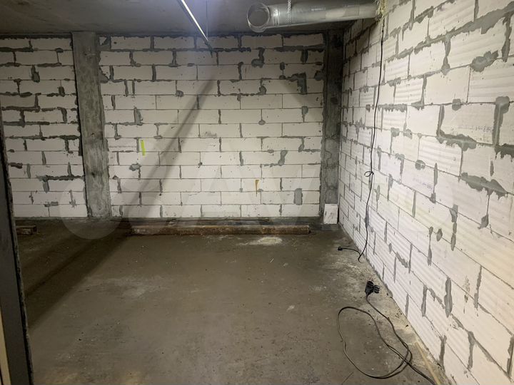 Машиноместо, > 30 м²