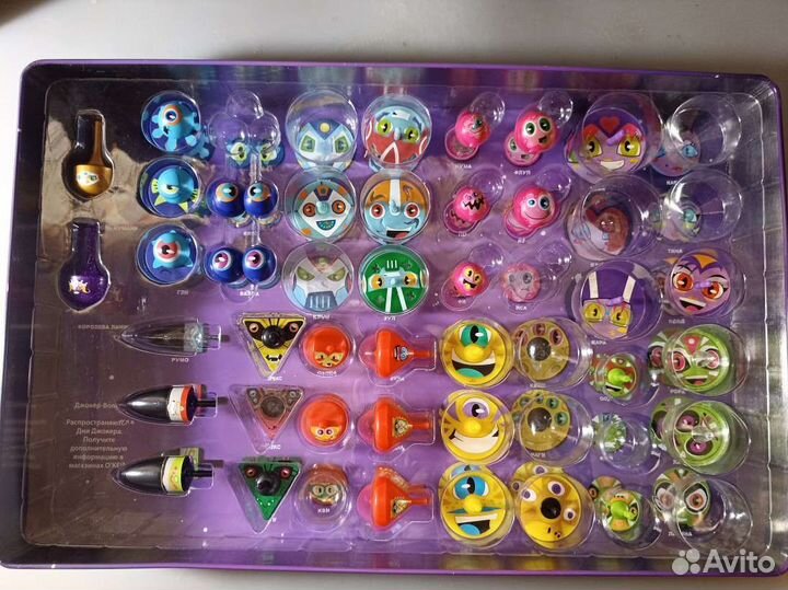 Коллекция волчков из Окея (36 из 50 волчков)