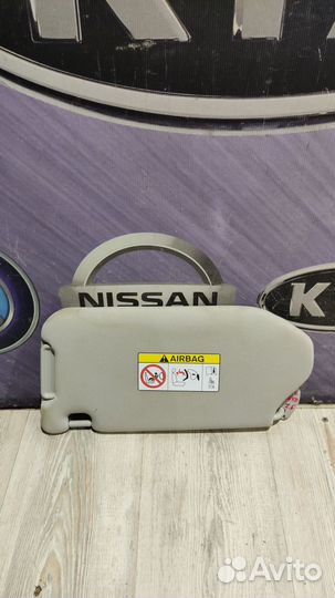 Козырек солнцезащитный infiniti QX60 Прав