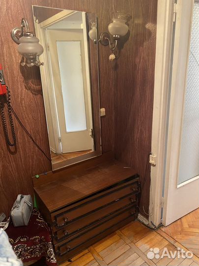 Трюмо с зеркалом