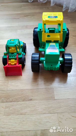 Игрушка трактор