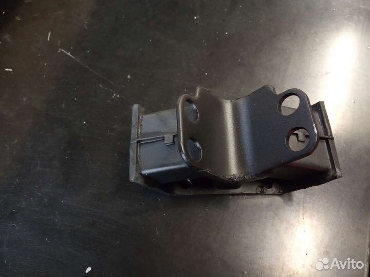 Подушка АКПП МКПП Toyota mark crown gs131 gx81