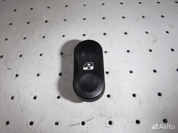 Кнопка стеклоподъемника LADA Largus