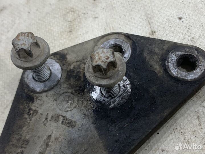 Кронштейн помпы BMW X6 F16