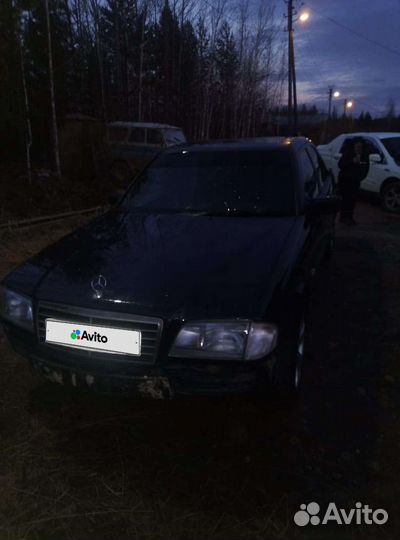 Mercedes-Benz C-класс 1.8 AT, 1995, битый, 93 000 км
