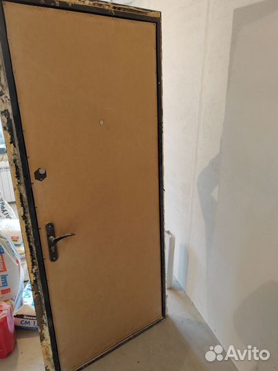Дверь входная металлическая бу