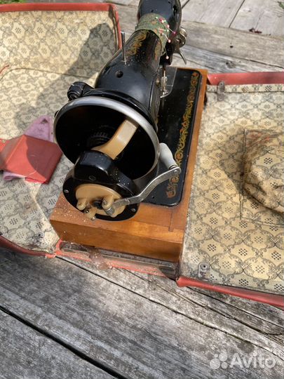 Продам швейную машинку