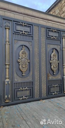 Кованые серые маторвые Ворота