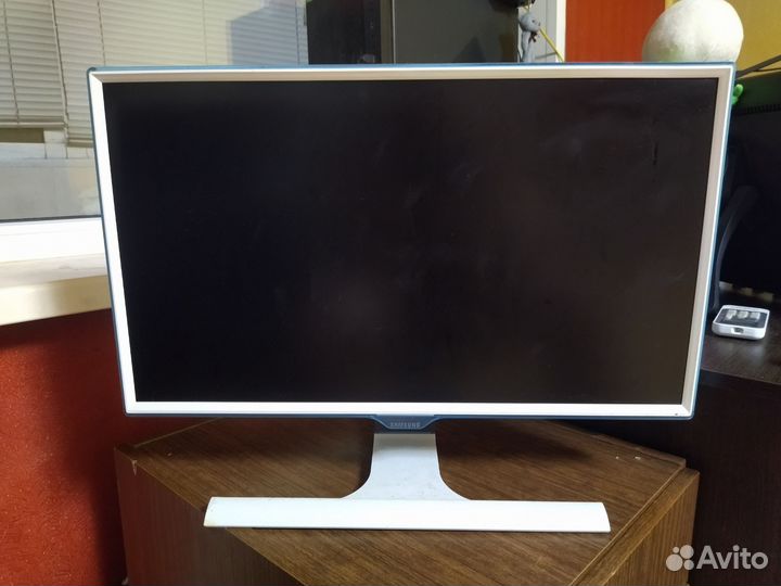 Монитор 24 дюйма