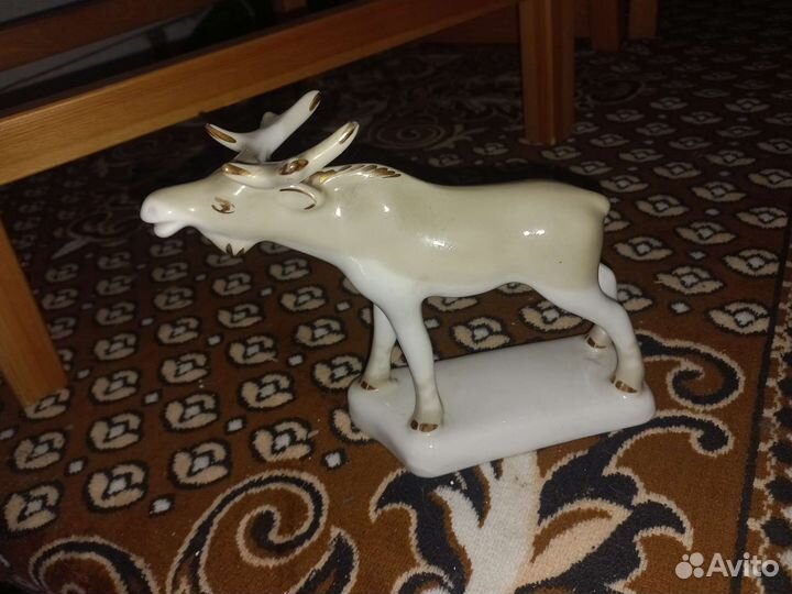 Фарфоровая статуэтка лось
