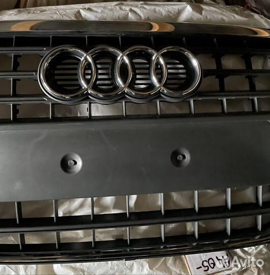 Решетка радиатора Audi A4 B8