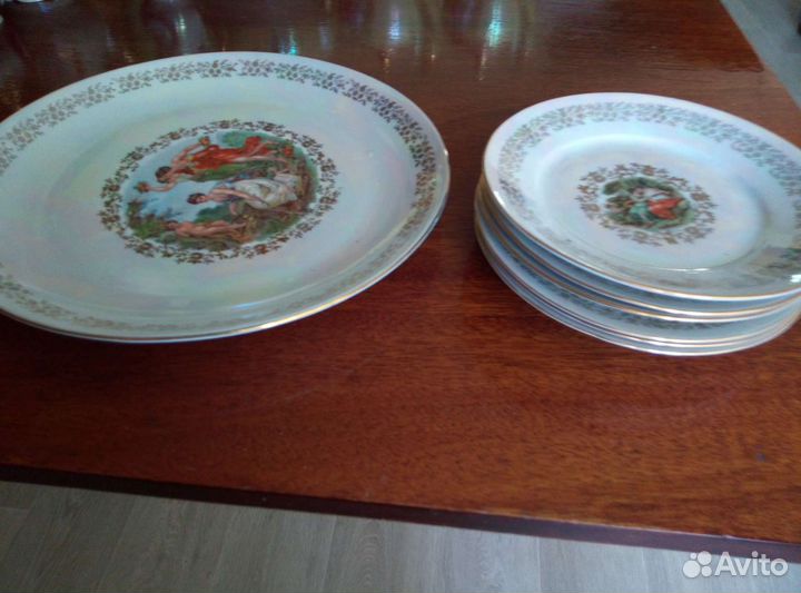 Блюдо и тарелки