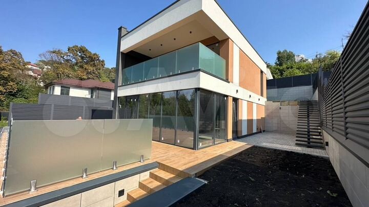 Дом 296 м² на участке 5,2 сот.