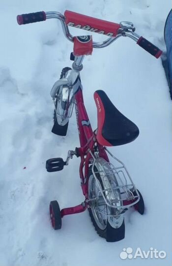 Детский велосипед с поддерживающими колëсами