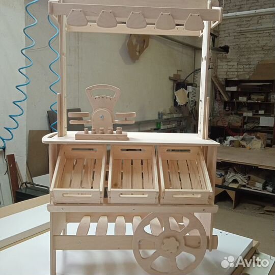 Детский торговый прилавок из дерева