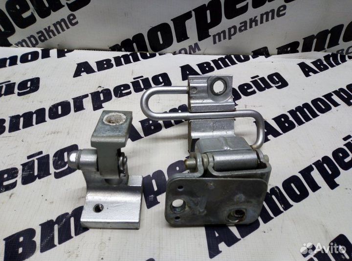 Петля дверная задняя правая Volkswagen Touareg 7LA