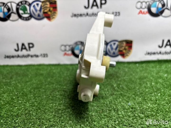 Моторчик стеклоподъемника передний правый