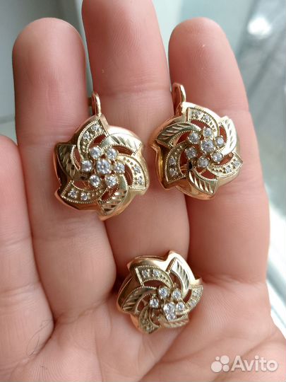 Золотые серьги и кольцо