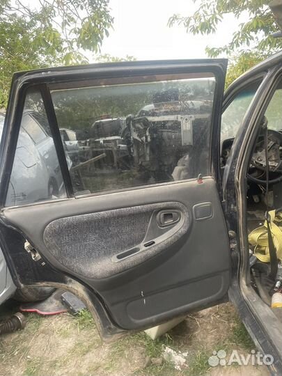 Задняя левая дверь на daewoo nexia n100