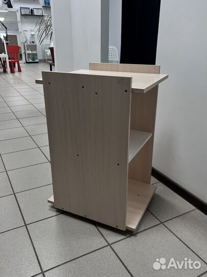 Этажерка на колесиках