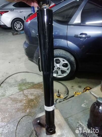 Стойки задние на митцубише pajero sport