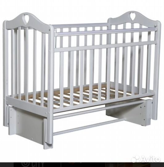Детская кроватка с поперечным маятником