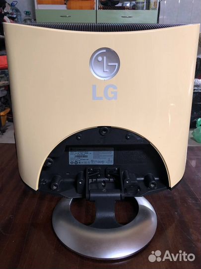 Монитор LG Flatron L1740PQC