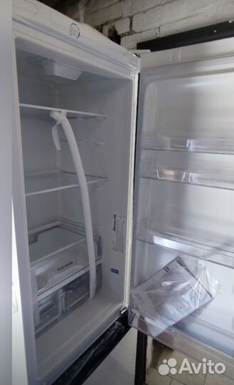 Холодильник Indesit DS 4200W (200см) Новый