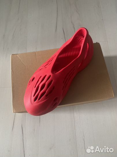 Adidas Yeezy Foam Runner vermillion