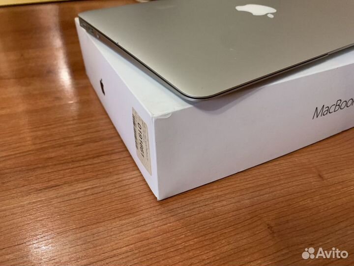 Macbook air 11 2014/i5/4Gb/Ssd/Ростест Акб 90%