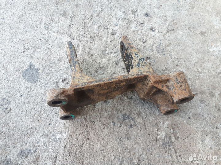 Кронштейн опоры двигателя левый Chery Tiggo T11