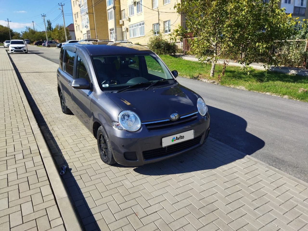 Toyota Sienta: фото владельца