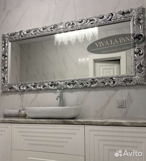 Зеркало в резной раме