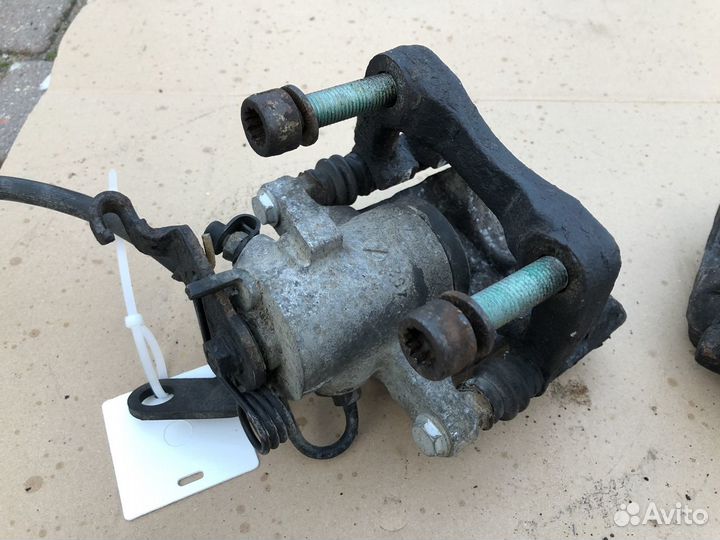 Суппорта задние на VW Golf 5