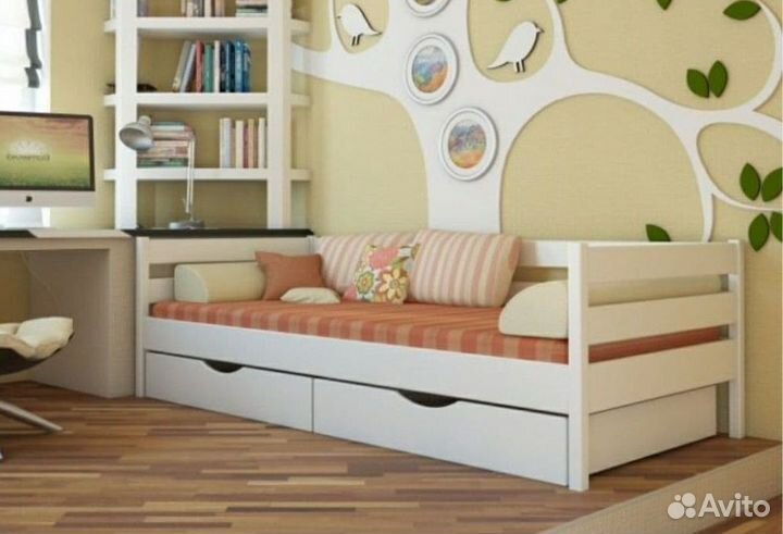 Детская кроватка из массива дерева (сосна)