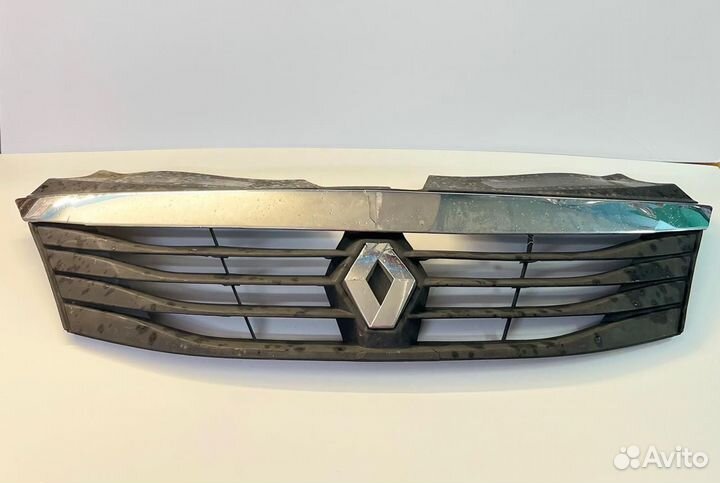 Решётка, молдинг, эмблема Рено Логан 2010 г