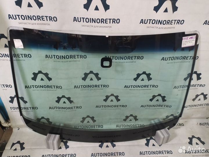 Стекло лобовое Volkswagen Caddy lll (04-15)