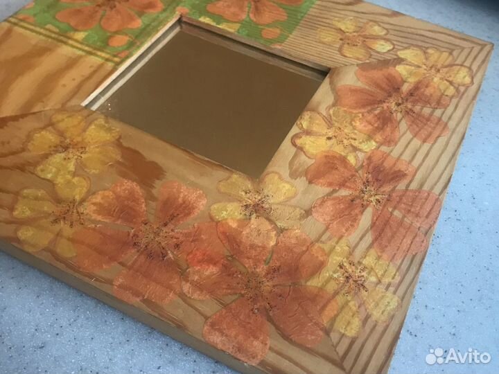 Зеркало в деревянной раме декупаж