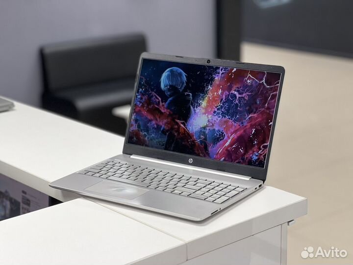 Мощный современный ноутбук HP Laptop