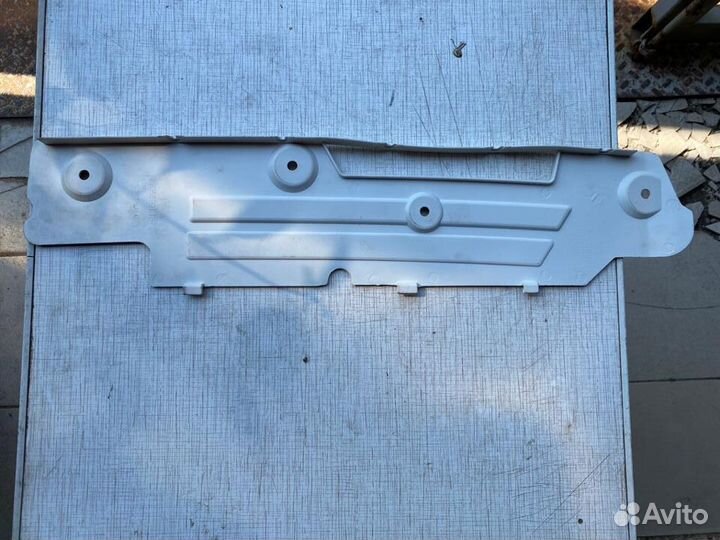 Торцевая планка корпуса фары прав. для Volvo FH