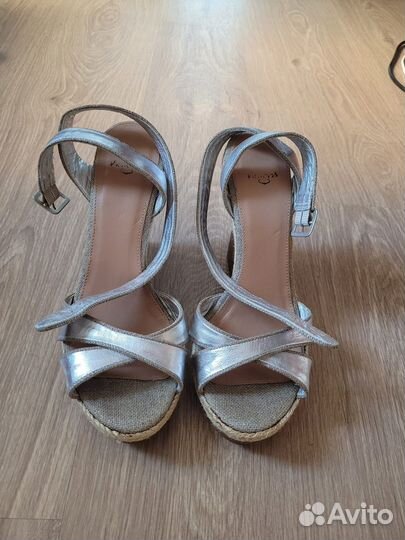 Босоножки женские