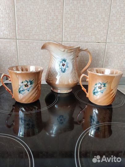 Молочник с чашками